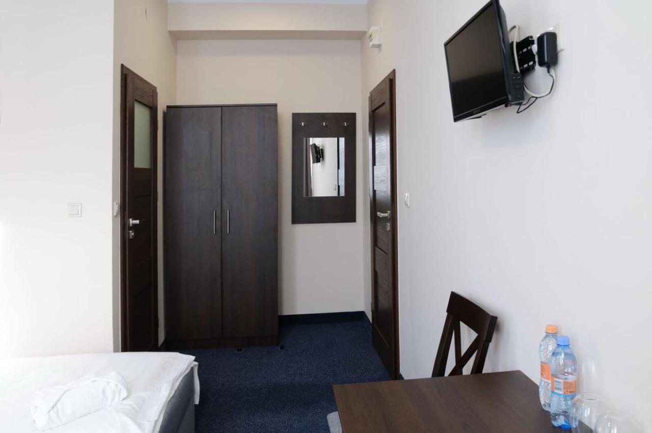 Baza Hotelowa Bobrowiecka 9 Варшава Экстерьер фото