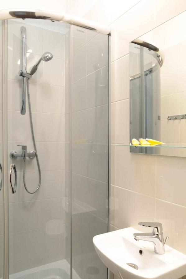 Baza Hotelowa Bobrowiecka 9 Варшава Экстерьер фото