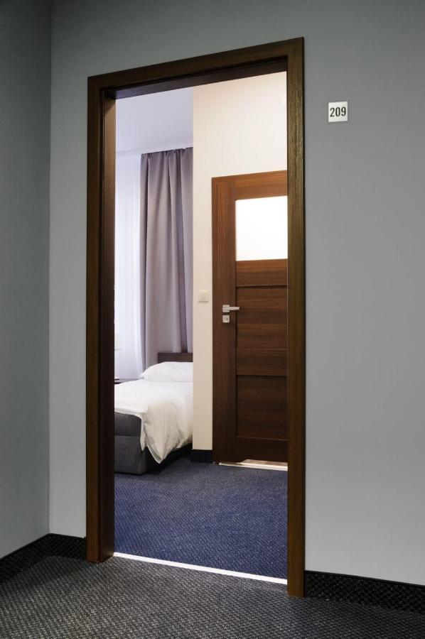 Baza Hotelowa Bobrowiecka 9 Варшава Экстерьер фото