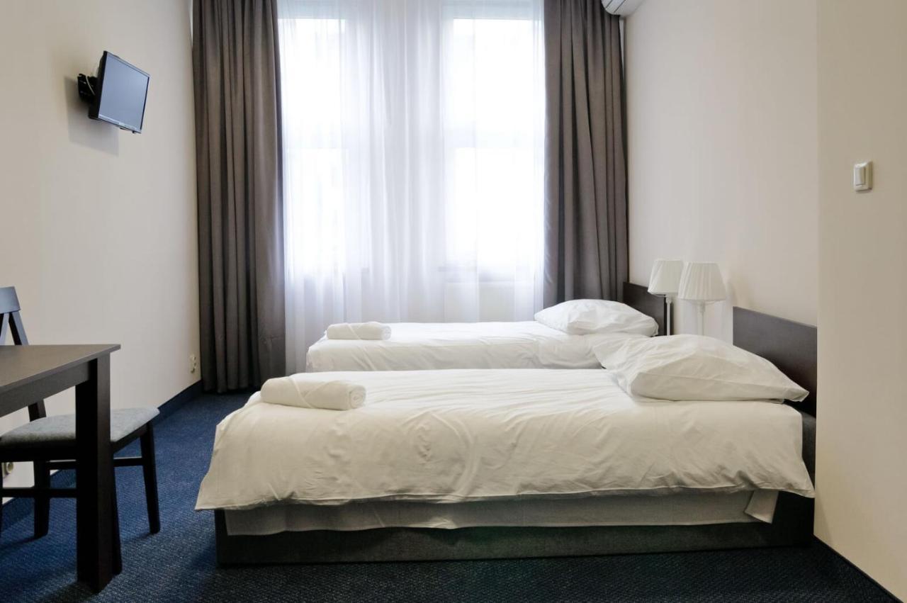 Baza Hotelowa Bobrowiecka 9 Варшава Экстерьер фото